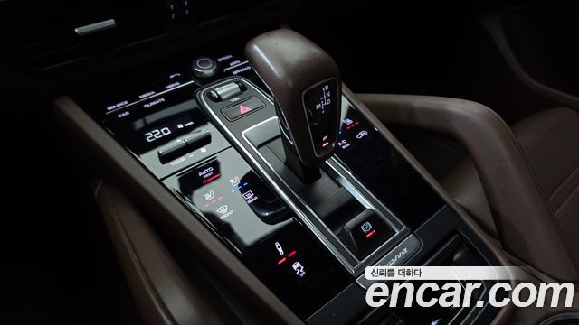 Porsche Cayenne 2021 — photo 12