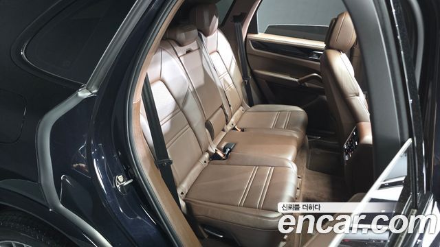 Porsche Cayenne 2021 — photo 18
