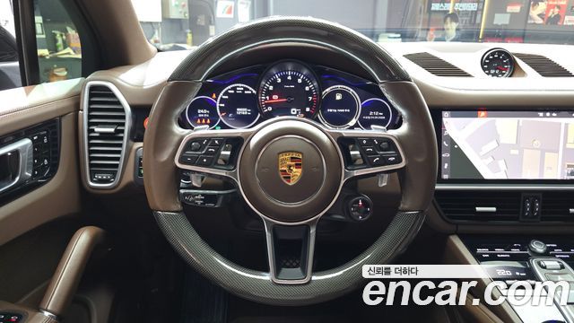 Porsche Cayenne 2021 — photo 20