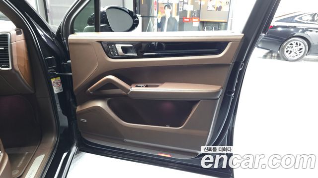 Porsche Cayenne 2021 — photo 15