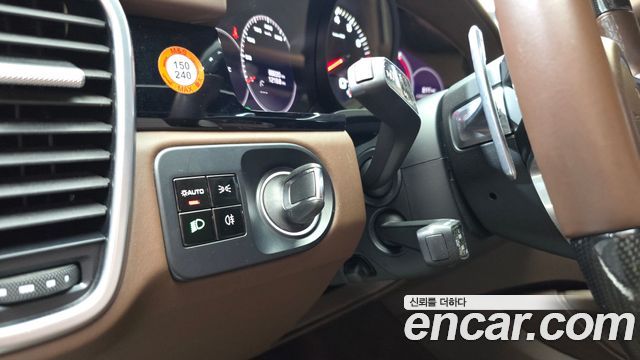 Porsche Cayenne 2021 — photo 27