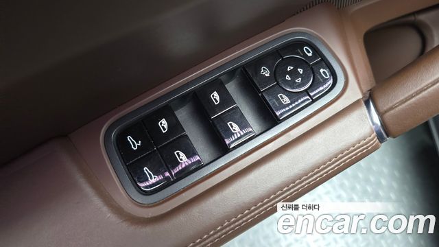 Porsche Cayenne 2021 — photo 28