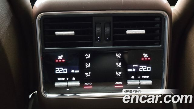 Porsche Cayenne 2021 — photo 29