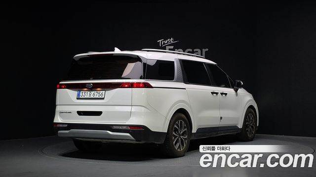 Kia Canival 2021 — photo 2