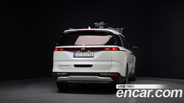 Kia Canival 2021 — photo 4