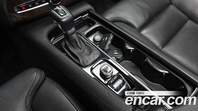 Volvo XC90 2018 — photo 9