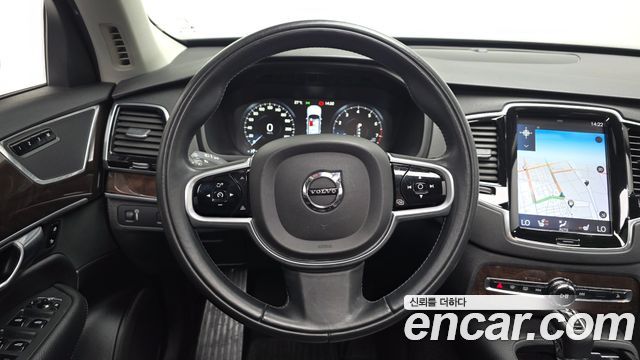 Volvo XC90 2018 — photo 13