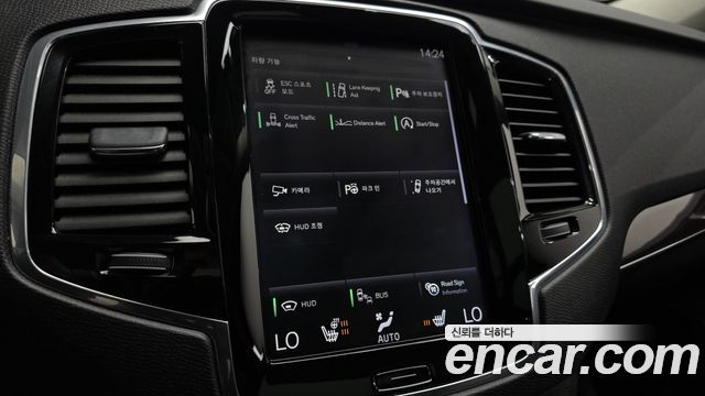 Volvo XC90 2018 — photo 16