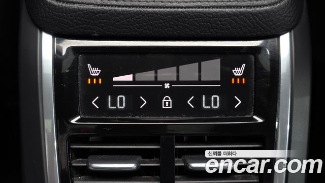 Volvo XC90 2018 — photo 19