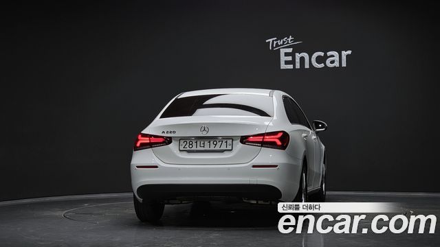 Mercedes-Benz A-Class 2020 — photo 4