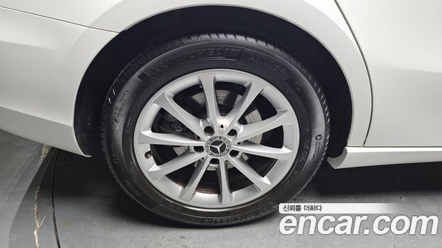 Mercedes-Benz A-Class 2020 — photo 5