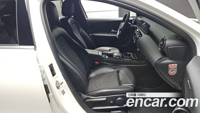 Mercedes-Benz A-Class 2020 — photo 13