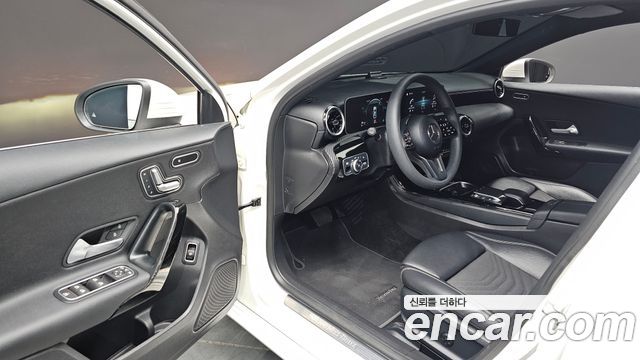 Mercedes-Benz A-Class 2020 — photo 17