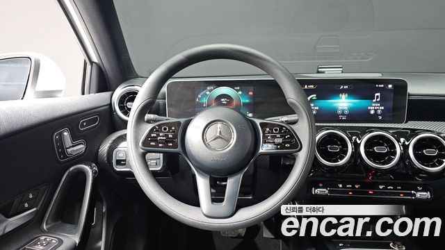 Mercedes-Benz A-Class 2020 — photo 18
