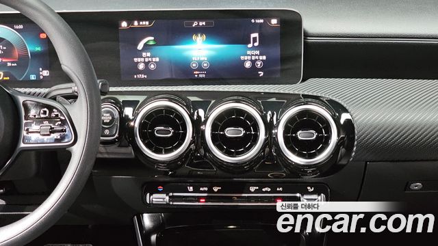 Mercedes-Benz A-Class 2020 — photo 19