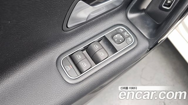 Mercedes-Benz A-Class 2020 — photo 25