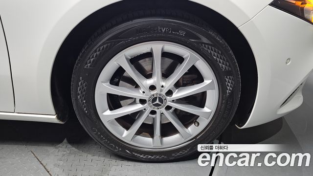 Mercedes-Benz A-Class 2020 — photo 7