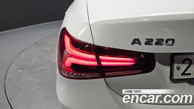 Mercedes-Benz A-Class 2020 — photo 9