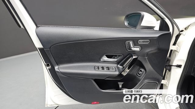 Mercedes-Benz A-Class 2020 — photo 14