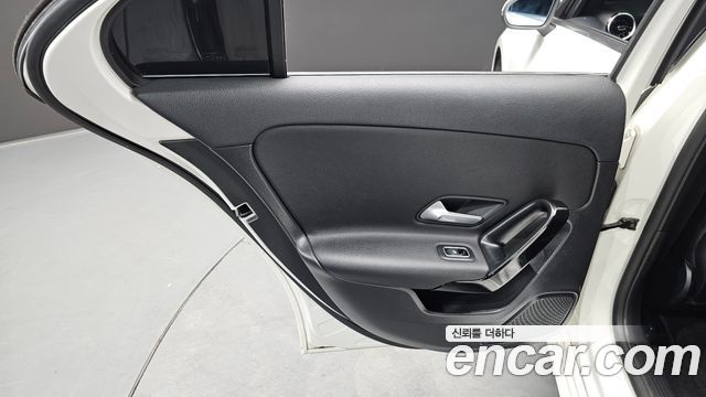 Mercedes-Benz A-Class 2020 — photo 15