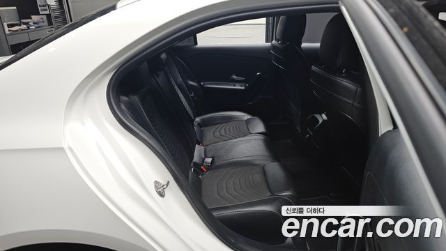 Mercedes-Benz A-Class 2020 — photo 16
