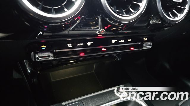 Mercedes-Benz A-Class 2020 — photo 29