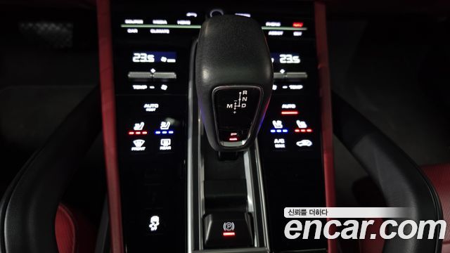 Porsche Cayenne 2021 — photo 9
