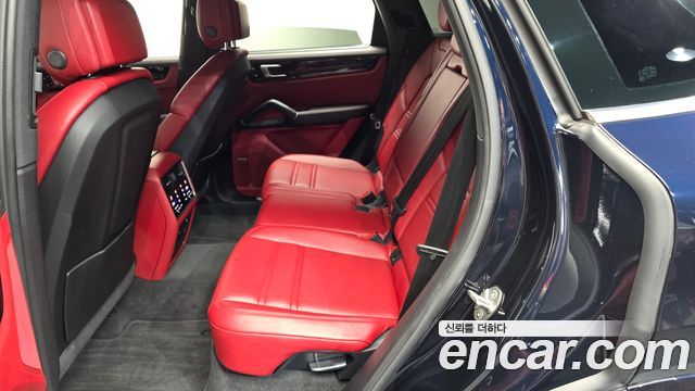 Porsche Cayenne 2021 — photo 11