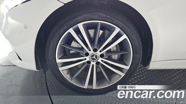 Mercedes-Benz CLS-Class 2019 — photo 7