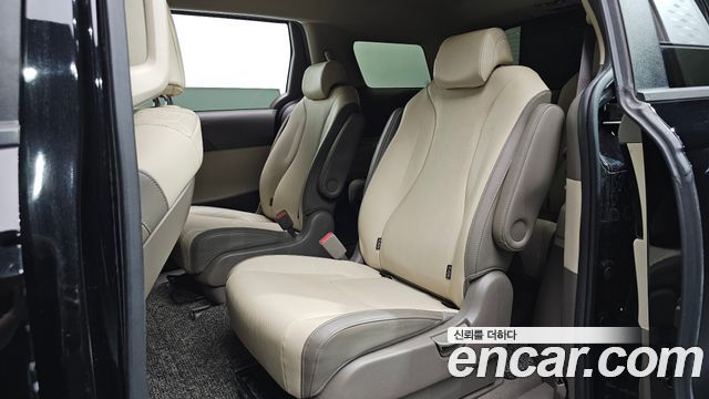 Kia Canival 2021 — photo 11