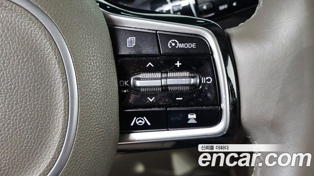 Kia Canival 2021 — photo 17