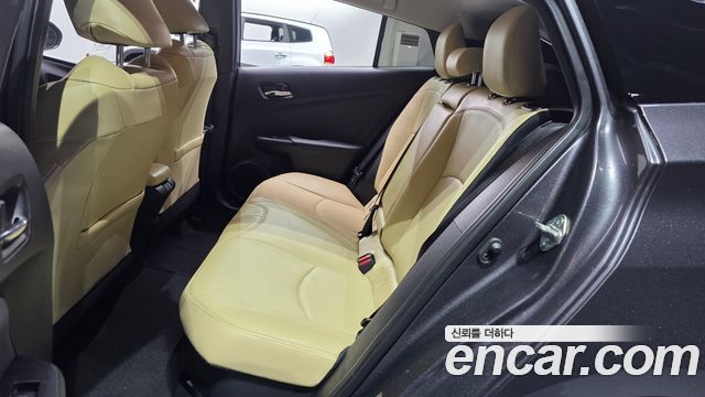 Toyota Prius 2022 — photo 17