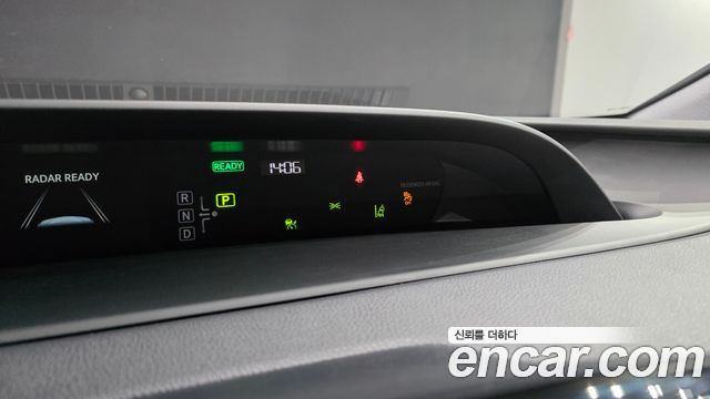 Toyota Prius 2022 — photo 18