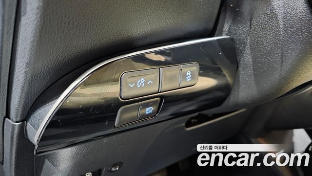 Toyota Prius 2022 — photo 19