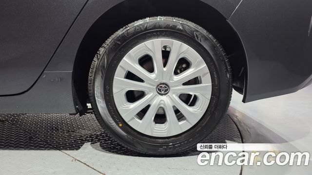 Toyota Prius 2022 — photo 7