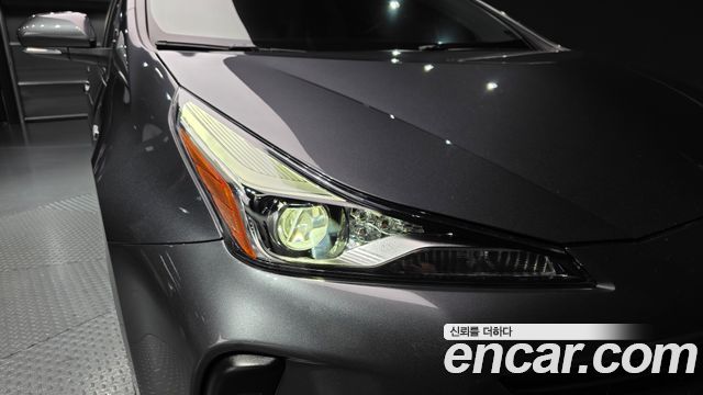 Toyota Prius 2022 — photo 8