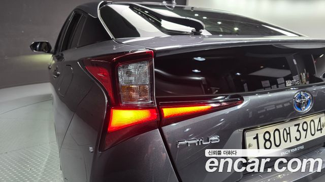 Toyota Prius 2022 — photo 9