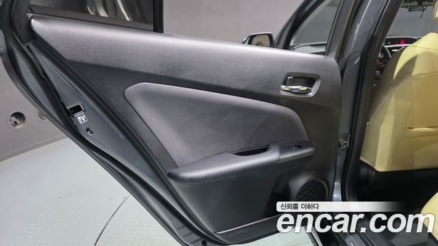 Toyota Prius 2022 — photo 15