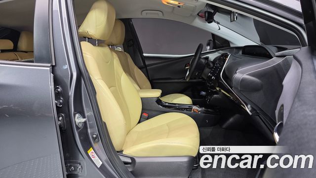 Toyota Prius 2022 — photo 16