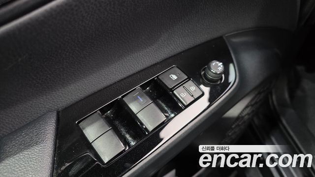Toyota Prius 2022 — photo 27