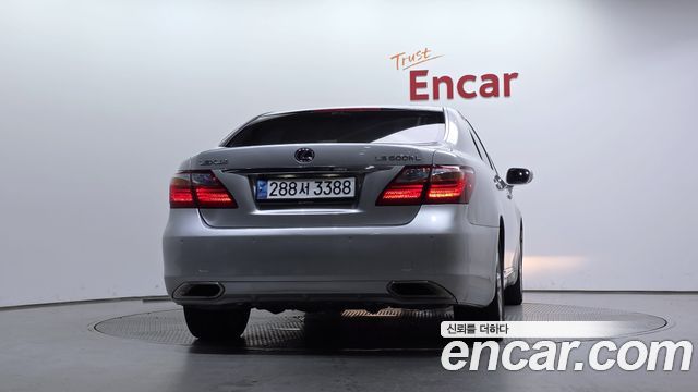 Lexus LS 2012 — photo 4