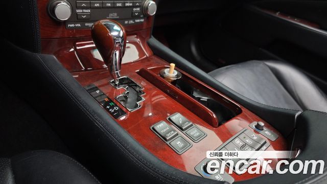 Lexus LS 2012 — photo 9