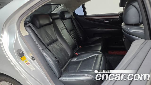 Lexus LS 2012 — photo 12