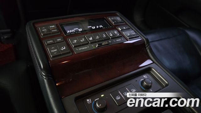 Lexus LS 2012 — photo 16