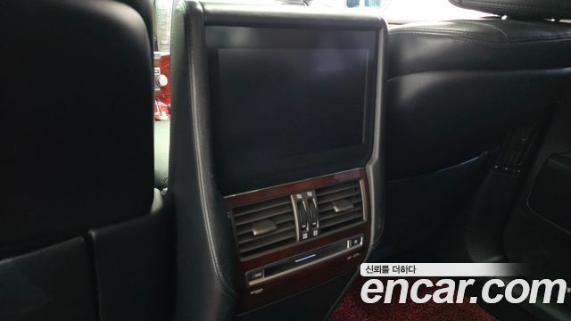 Lexus LS 2012 — photo 17