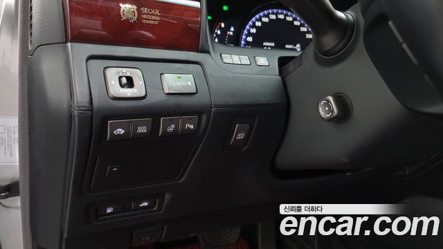 Lexus LS 2012 — photo 18