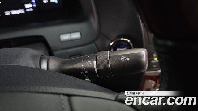 Lexus LS 2012 — photo 19