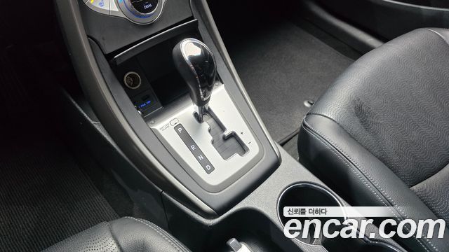 Hyundai AVANTE 2012 — photo 12