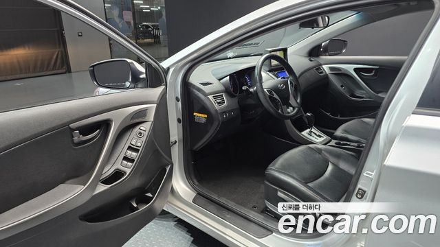 Hyundai AVANTE 2012 — photo 13