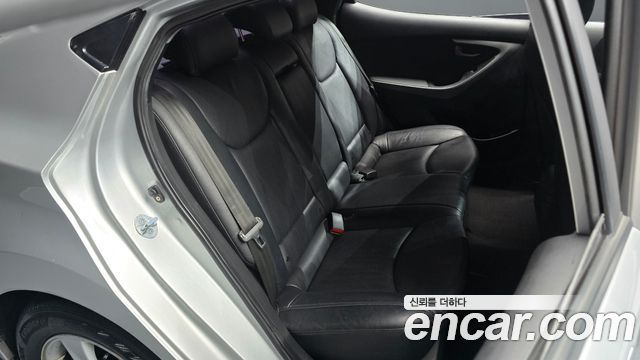 Hyundai AVANTE 2012 — photo 17